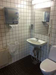 Metalskolen Jørlunde - 13. Handicaptoilet ved Georg Poulsen Auditoriet