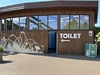 Djurs Sommerland -  Toilet før indgangen