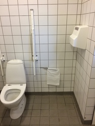 Fårup Sommerland - Handicaptoilet ved spisestederne Oasen og Loen