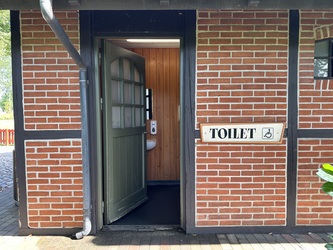 Djurs Sommerland - Toilet ved hovedbanegården