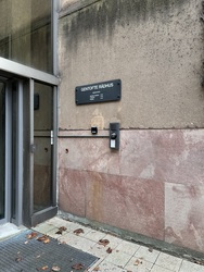 Gentofte Rådhus - Hovedbygningen -  Indgang til venstre for hovedindgangen