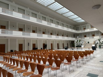 Gentofte Rådhus - Hovedbygningen -  Indgang til venstre for hovedindgangen