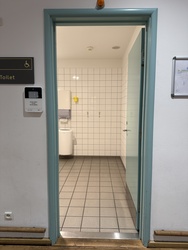 Billund Lufthavn - Afrejse - Toilet ved Gate  8-10 / WHSmith