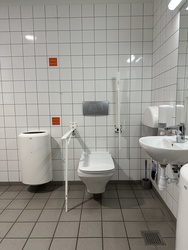 Billund Lufthavn - Afrejse - Toilet ved Gate  8-10 / WHSmith