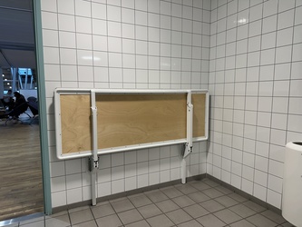 Billund Lufthavn - Afrejse - Toilet ved Gate  8-10 / WHSmith