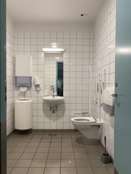 Billund Lufthavn - I forhallen - Toilet ved hovedvagten