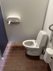 Givskud Zoo - Zootopia (P3) - Toilet ved Bondegårdsdyr