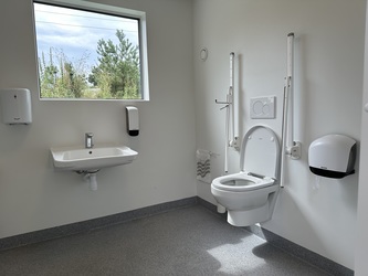 Randers Regnskov - Toilet udendørs ved Istid