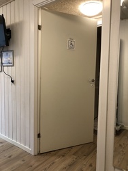 Verdenskortet v Klejtrup Sø - Toilet i hovedbygningen