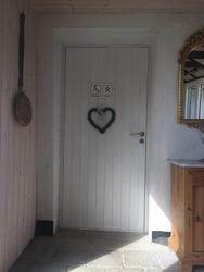 Verdenskortet v Klejtrup Sø - Toiletfaciliteter i Sørensminde