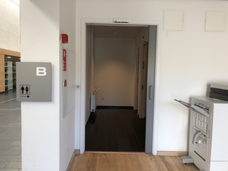 Hillerød Hovedbibliotek - Toilet ved indgangen