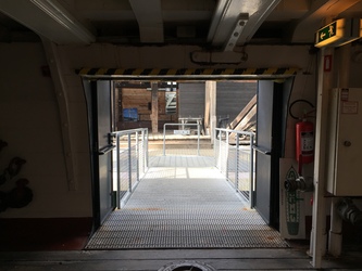 Fregatten Jylland - 2. Adgang ombord på fregatten