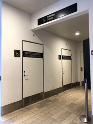 Flughafen Kopenhagen - Terminal 2 - Toiletten neben dem Treffpunkt