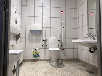 Flughafen Kopenhagen - Terminal 2 - Toiletten neben dem Treffpunkt