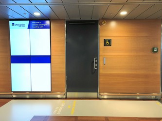 Flughafen Kopenhagen - Terminal 2 - Toiletten neben dem Sicherheitskontrolle