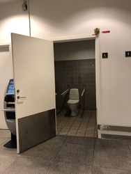 Flughafen Kopenhagen - Terminal 2 - Toiletten bei P6