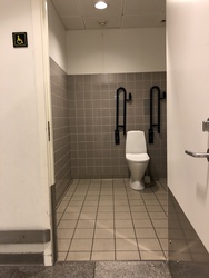 Flughafen Kopenhagen - Terminal 2 - Toiletten bei P8