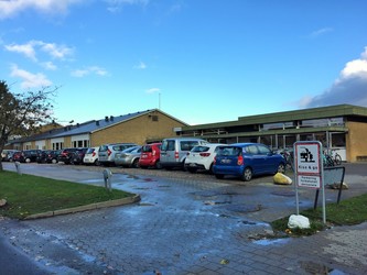 Hanebjerg Skole, Afd. Brødeskov - 2. Udskoling, samlingssal og skolebibliotek