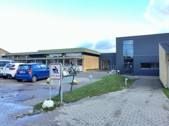 Hanebjerg Skole, Afd. Brødeskov - 2. Udskoling, samlingssal og skolebibliotek