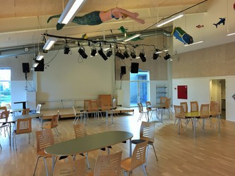 Hanebjerg Skole, Afd. Brødeskov - 2. Udskoling, samlingssal og skolebibliotek