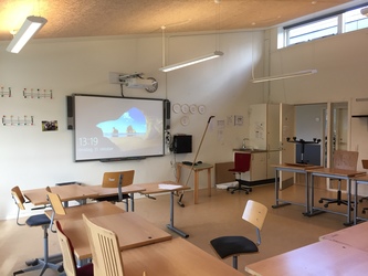 Hanebjerg Skole, Afd. Brødeskov - 2. Udskoling, samlingssal og skolebibliotek