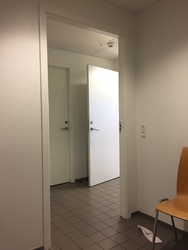 Hanebjerg Skole, Afd. Brødeskov - 2. Udskoling, samlingssal og skolebibliotek