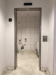 Flughafen Kopenhagen - Toiletten (nach Sicherheitskontrolle) - bei Gate A18