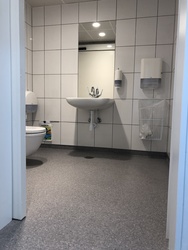 Flughafen Kopenhagen - Toiletten (nach Sicherheitskontrolle) - neben Falck Assistance (B)