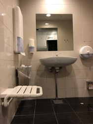 Flughafen Kopenhagen - Toilette (nach Sicherheitsdienst) in Verbindung mit den Geschäften in Terminal 2