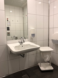Flughafen Kopenhagen - Toiletten (nach Sicherheitskontrolle) - neben Aamanns Cafe