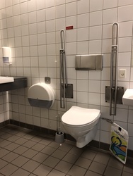 Flughafen Kopenhagen - Toiletten (nach Sicherheitskontrolle) - bei Gate D1
