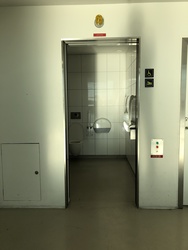 Flughafen Kopenhagen - Toiletten (nach Sicherheitskontrolle) - bei Gate F7