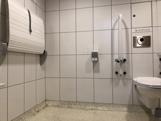 Flughafen Kopenhagen - Toiletten (nach Sicherheitskontrolle) - Toilette ausserhalb Hilfezentrum