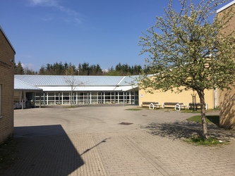 Skovvangskolen - 4. Indgang D - Udskoling og faglokalerne til fysik og biologi