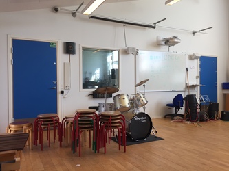 Skovvangskolen - 7. Indgang F3 - Faglokalerne til musik og hjemmekundskab