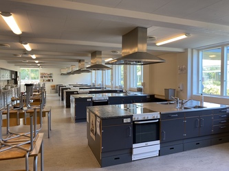 Gyvelhøjskolen - 2. Bygning B - Stueplan - Faglokalerne til Håndværk & Design og Madkundskab