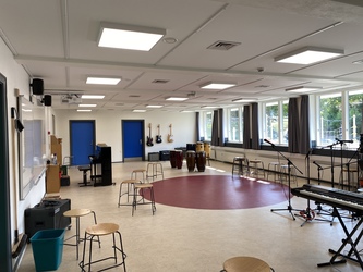 Gyvelhøjskolen - 3. Bygning B - Stueplan - Faglokalet til musik og skolens kantine