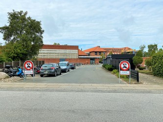 Mølleskolen Ry - 2. Østfløjen - stueplan via indgang fra skolegården