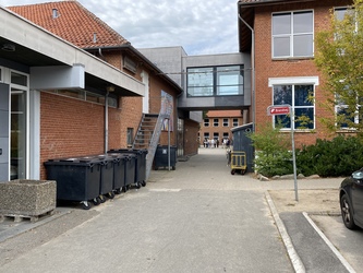 Mølleskolen Ry - 2. Østfløjen - stueplan via indgang fra skolegården