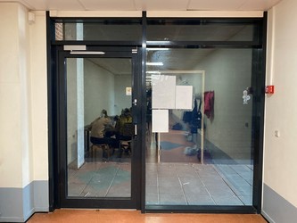 Mølleskolen Ry - 2. Østfløjen - stueplan via indgang fra skolegården