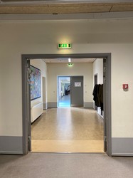 Mølleskolen Ry - 3. Østfløjen - 1. sal via overgang fra Nordfløjen