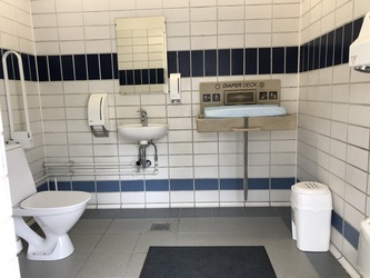 Aalborg Zoologiske Have - Toilet ved Skoletjenesten