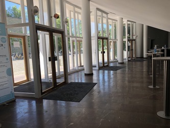 Københavns Universitet - Datalogisk Institut  bygning 3 - Indgang til auditorie UP1