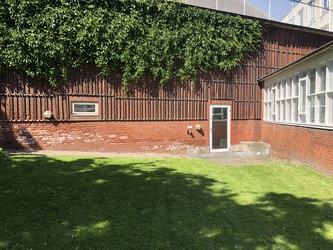 Københavns Universitet - Datalogisk Institut  bygning 3 - Indgang til auditorie UP1