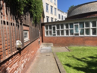 Københavns Universitet - Datalogisk Institut  bygning 3 - Indgang til auditorie UP1