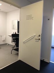 Severin - Toilette neben Garderoben
