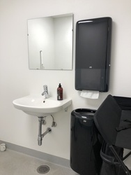 Severin - Toilette neben Garderoben
