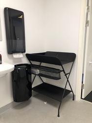 Severin - Toilette neben Garderoben