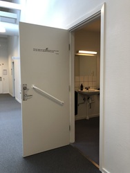 Severin - Toilette neben "Årstiden"