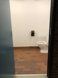 Valby Idrætspark - Valby Hallen - Toilet i kælderen